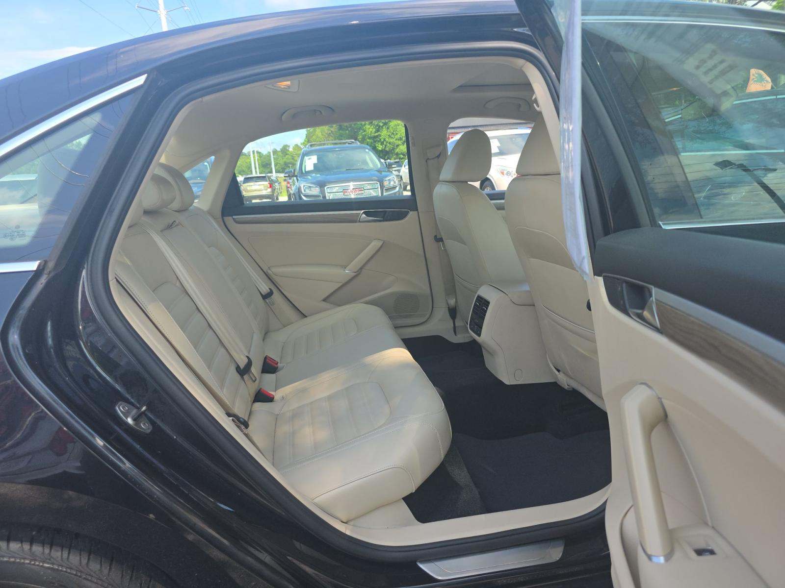 2017 Volkswagen Passat 1.8T SEL Premium FWD