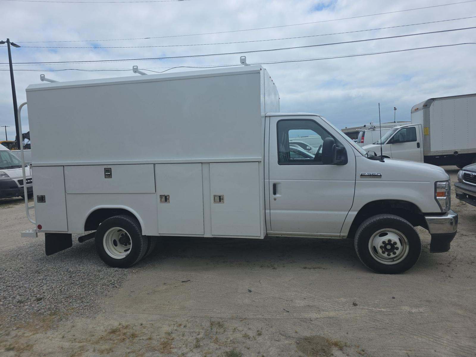 FORD E-350 - 4