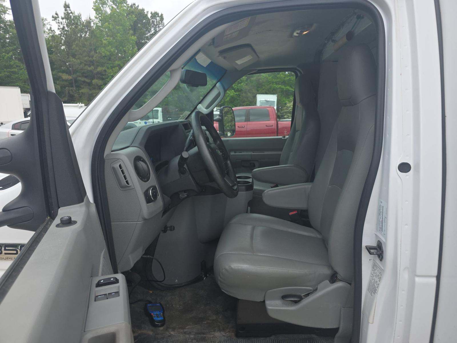 FORD E-350 - 6
