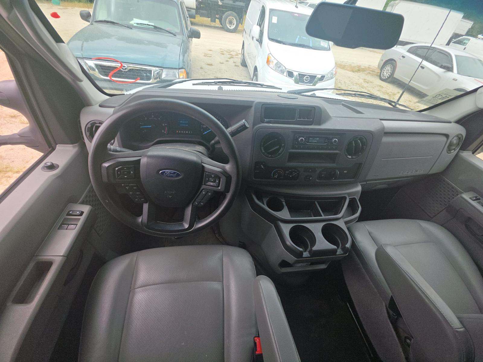 FORD E-350 - 10