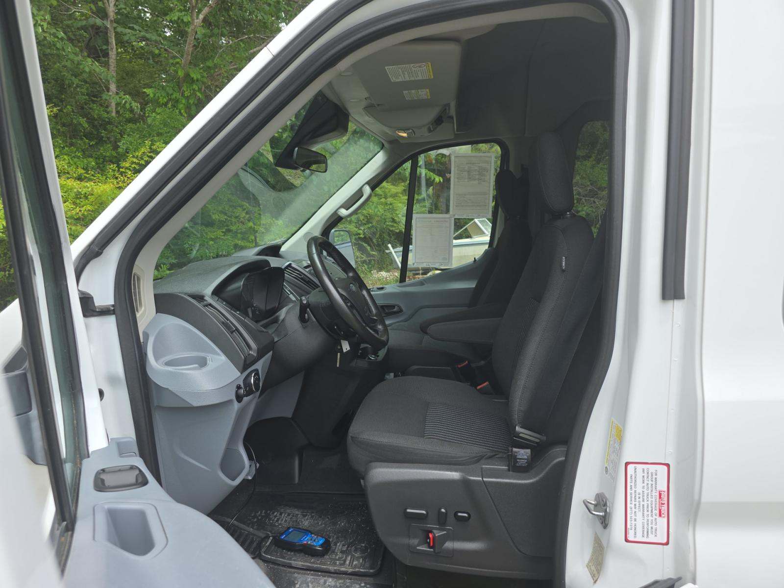 FORD TRANSIT 150 - 6