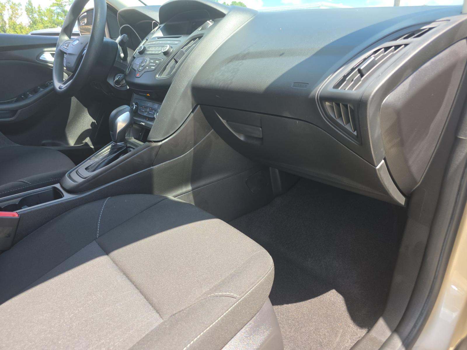 2017 Ford Focus SE FWD