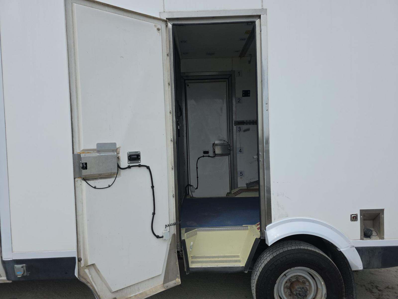 FORD E-350 - 9