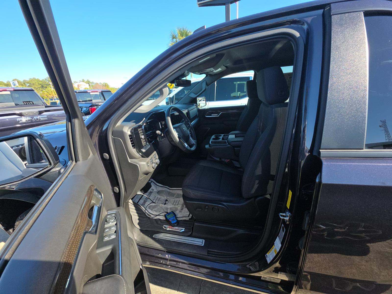 2023 Chevrolet Silverado 1500 RST AWD