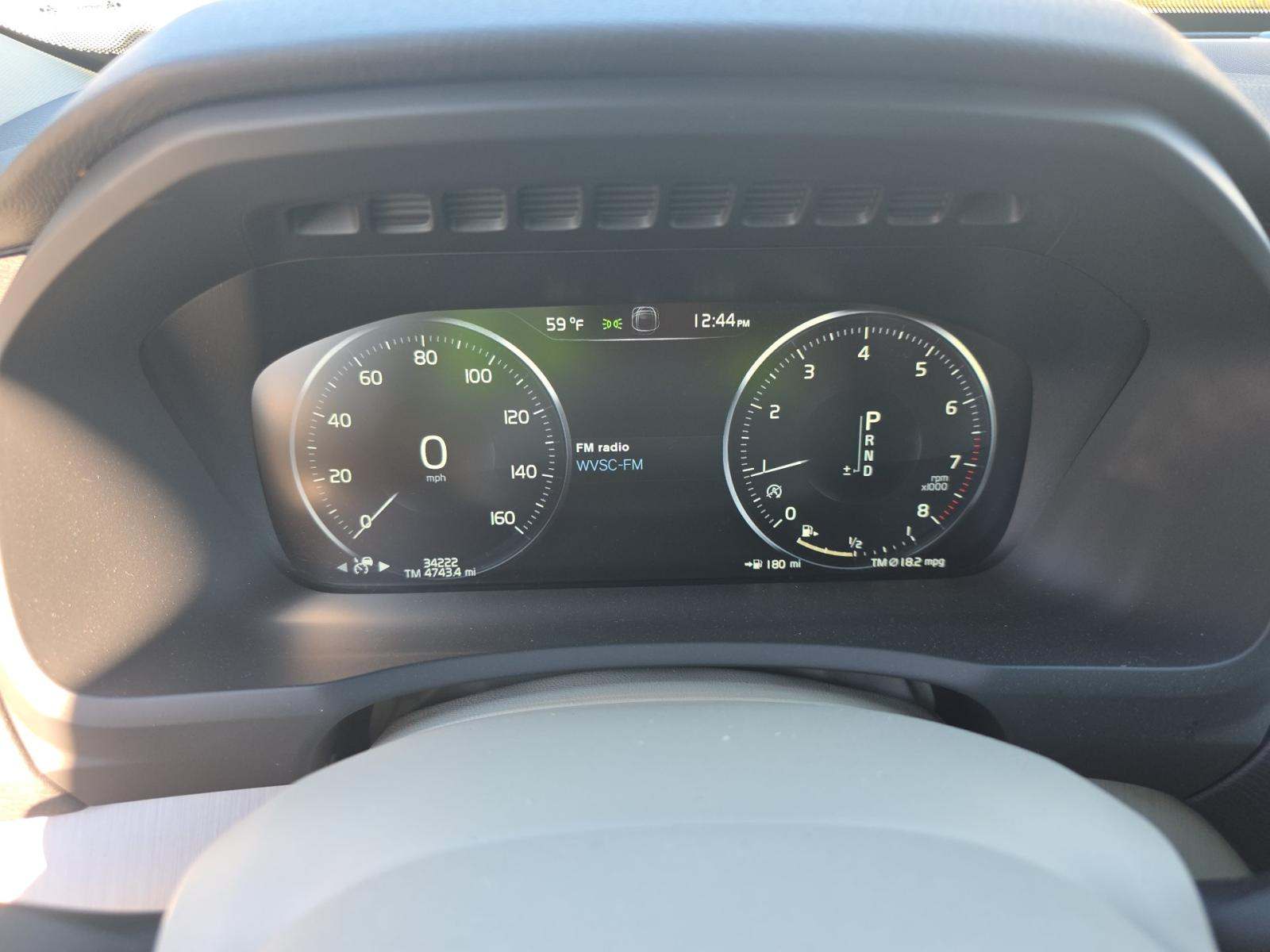 2022 Volvo XC90 T5 Momentum AWD