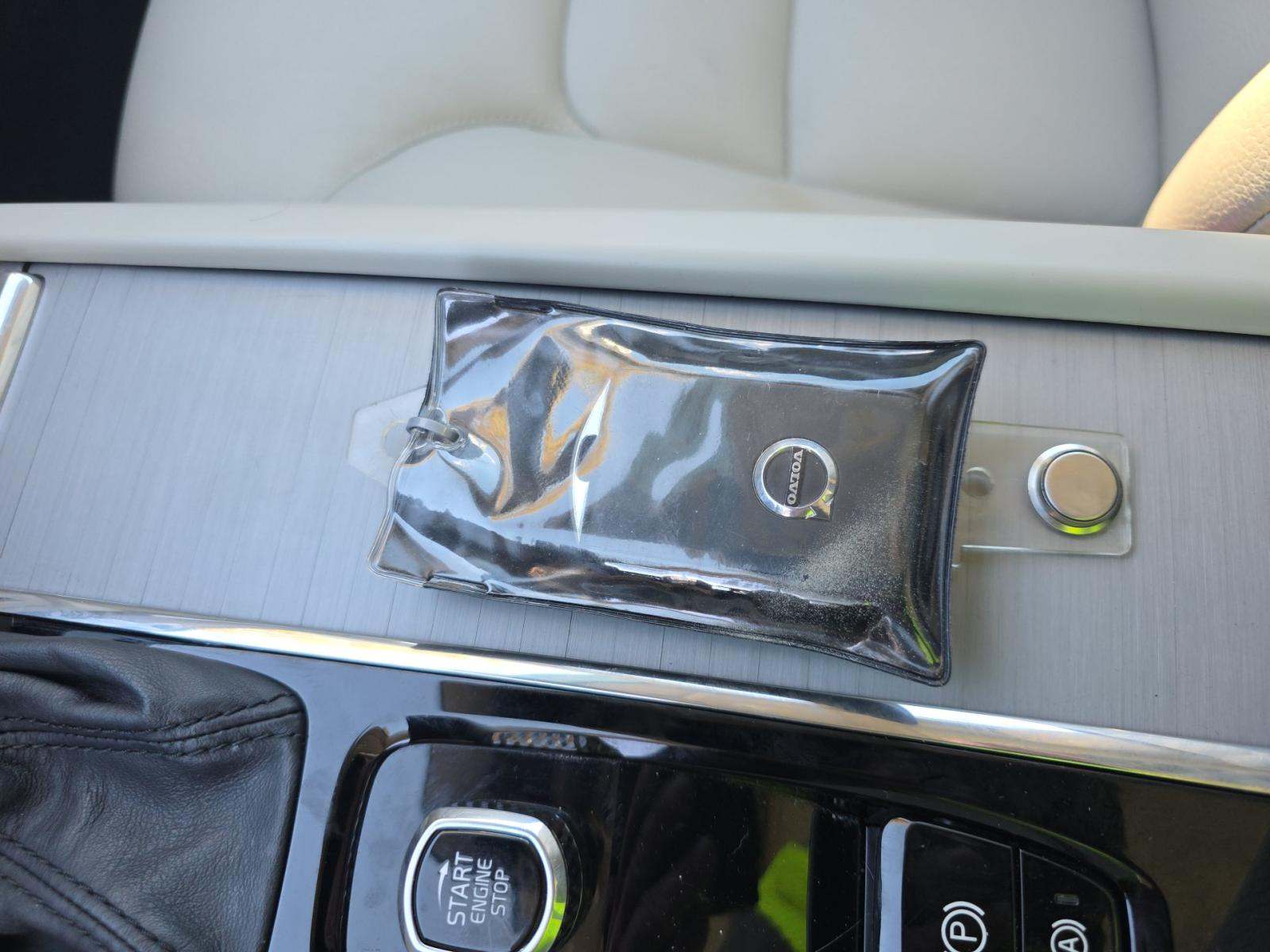 2022 Volvo XC90 T5 Momentum AWD