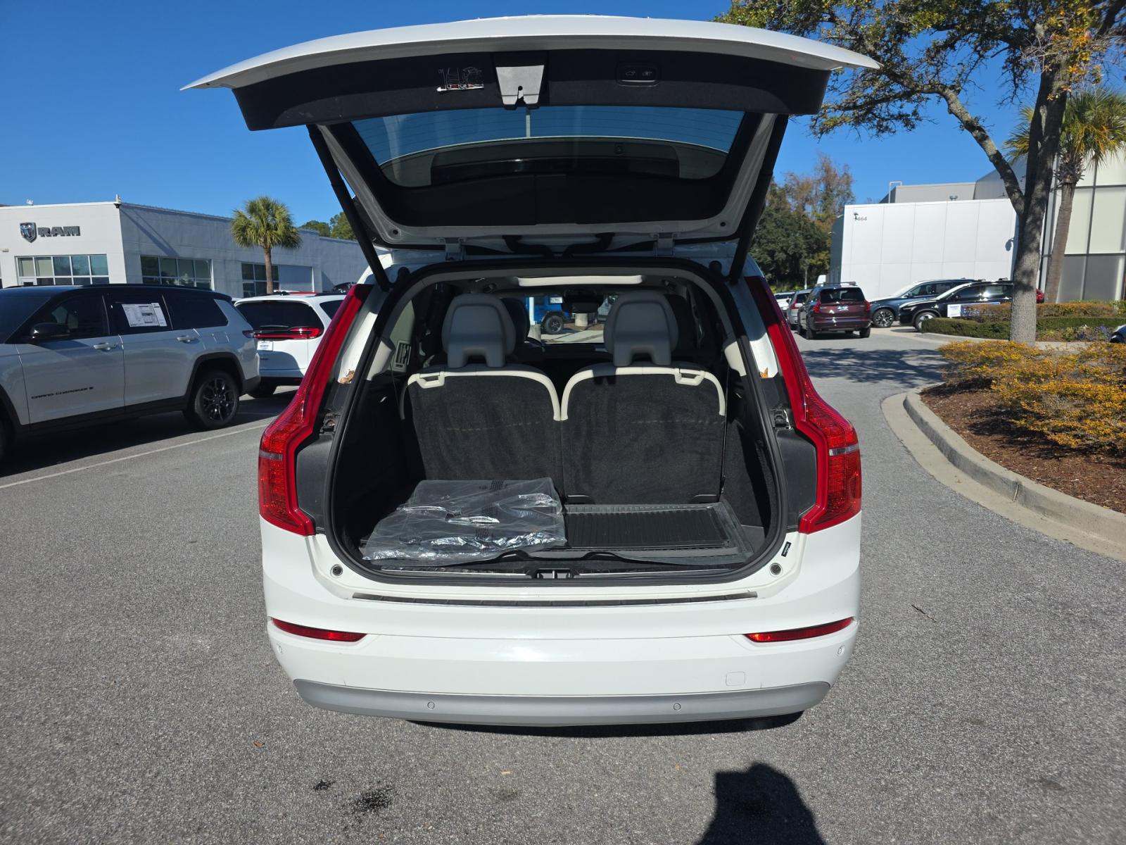 2022 Volvo XC90 T5 Momentum AWD