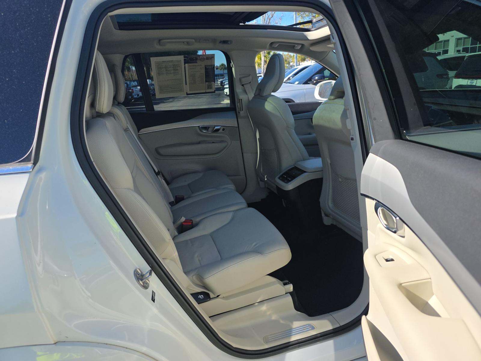 2022 Volvo XC90 T5 Momentum AWD