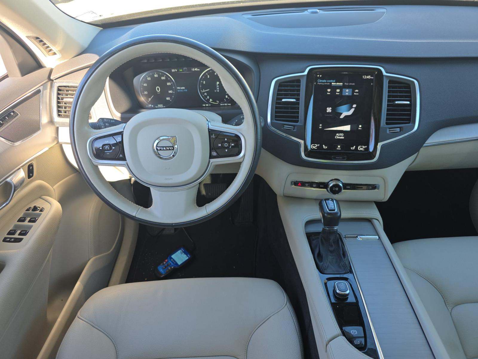 2022 Volvo XC90 T5 Momentum AWD