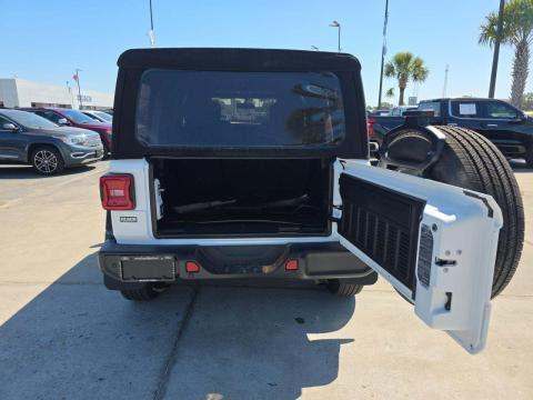 JEEP UNLIMITED SPORT S - 10