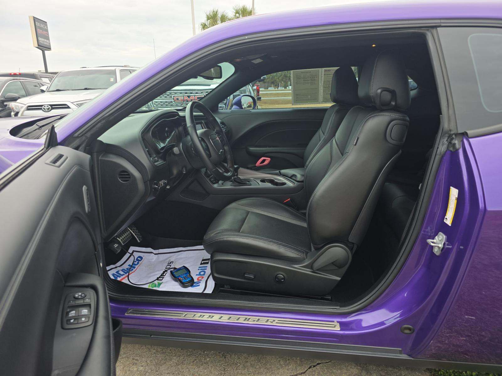 2023 Dodge Challenger SXT RWD