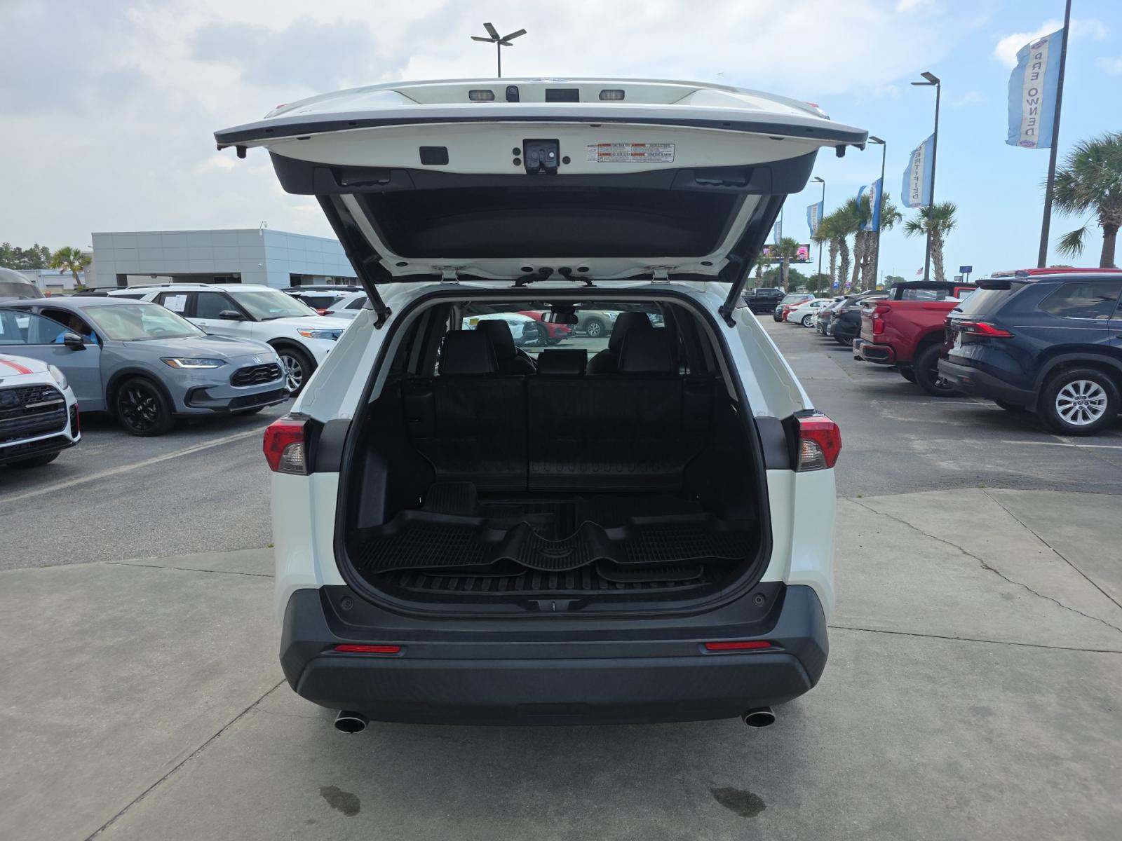 2022 Toyota RAV4 XLE Premium FWD