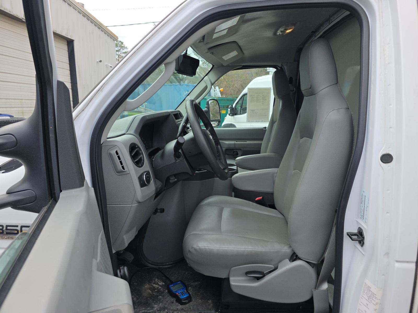 FORD E-350 - 6