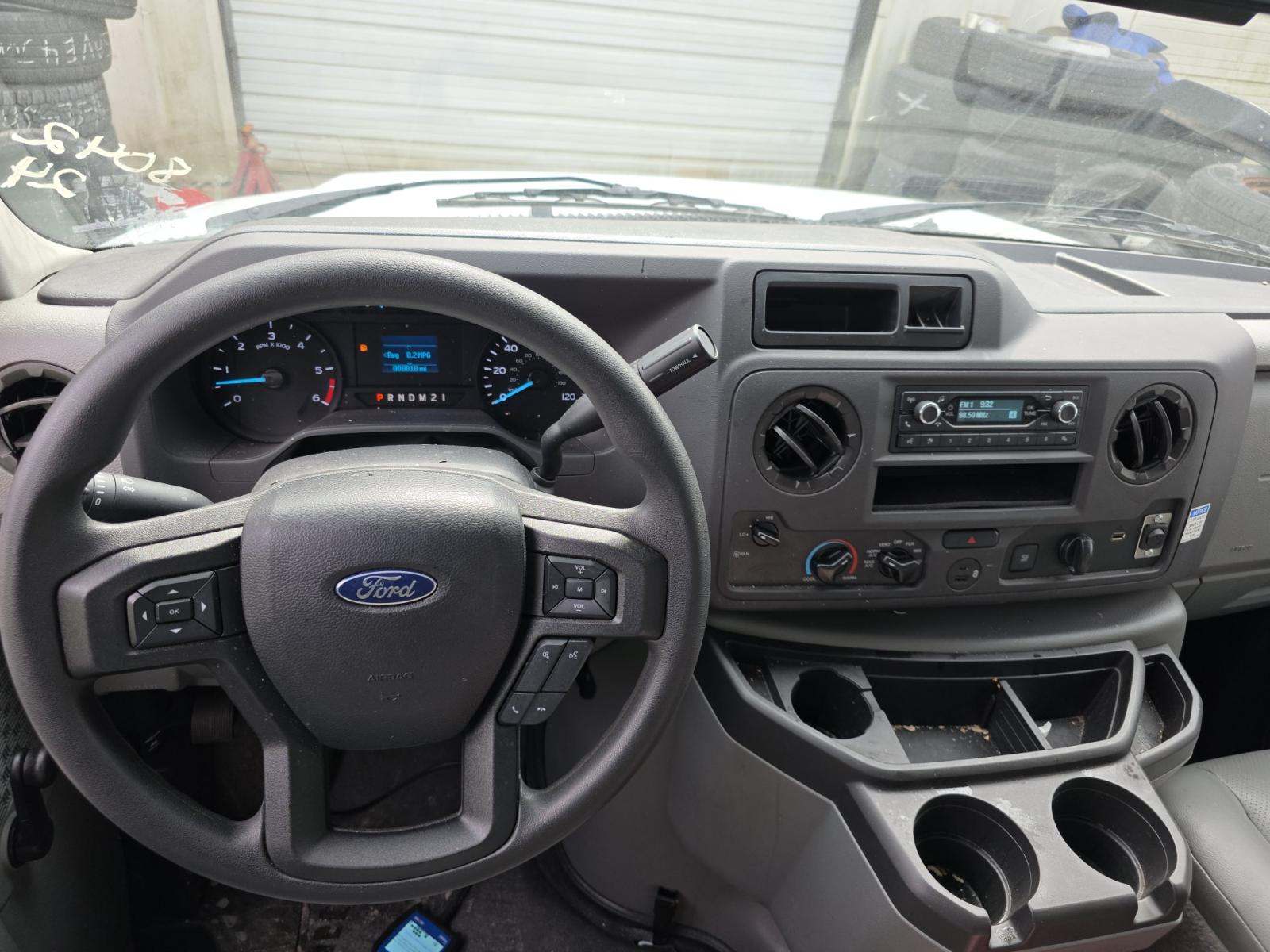 FORD E-350 - 10