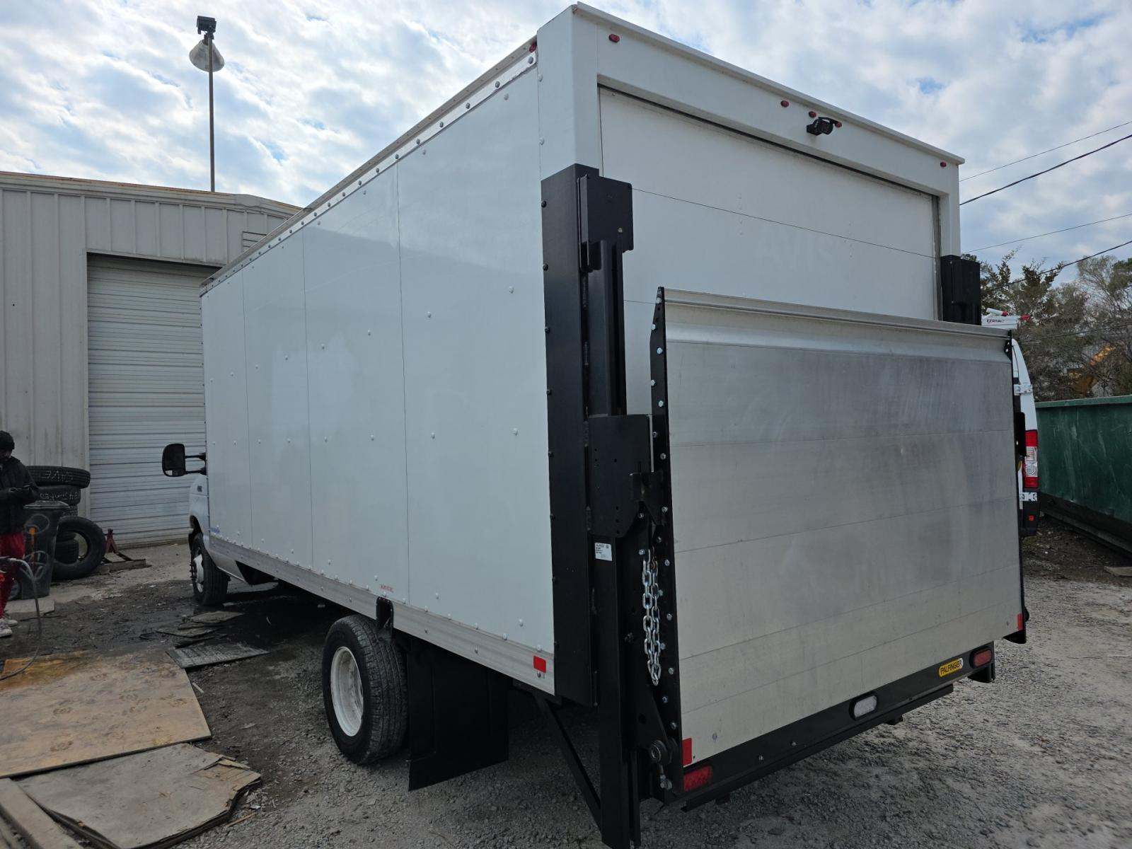 FORD E-350 - 2