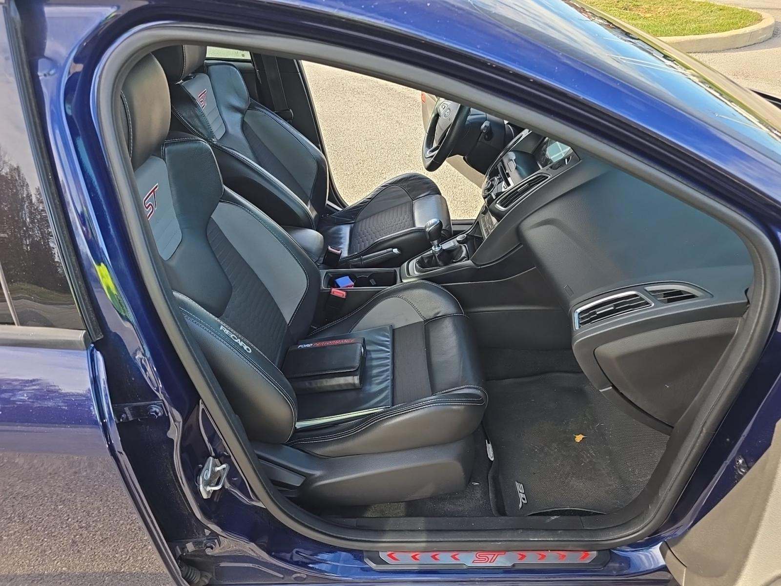 2017 Ford Focus ST FWD