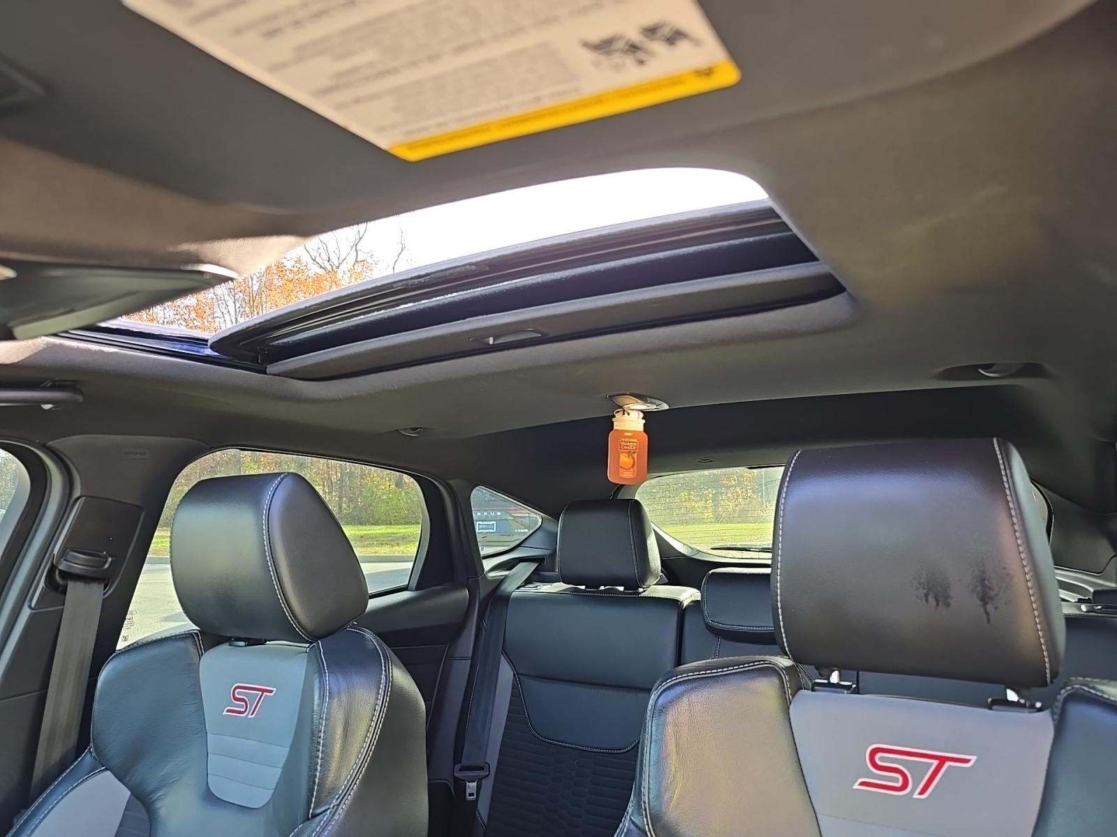 2017 Ford Focus ST FWD