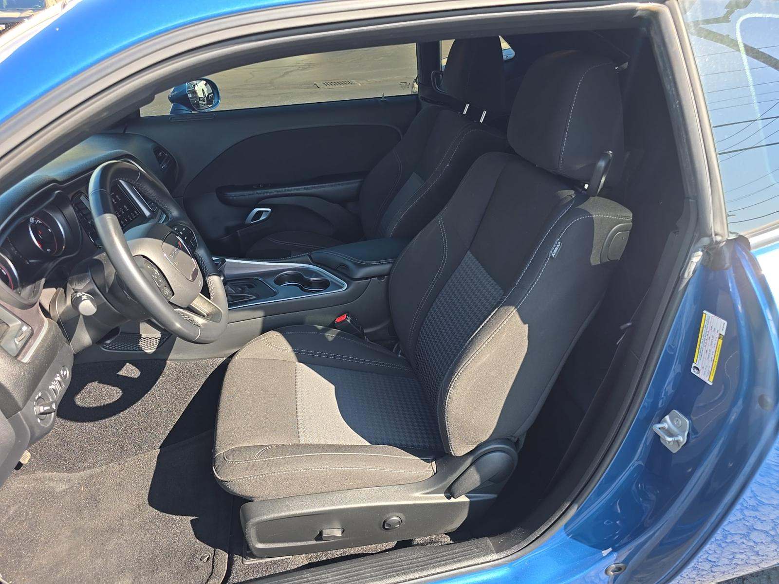 2022 Dodge Challenger SXT RWD