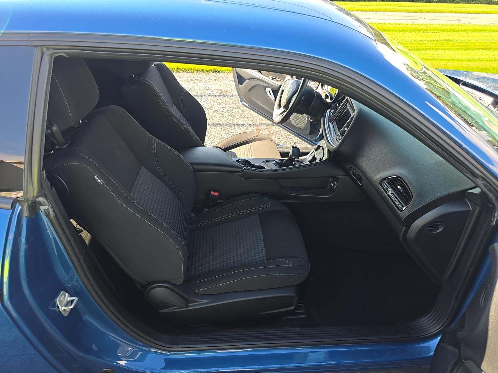 2022 Dodge Challenger SXT RWD