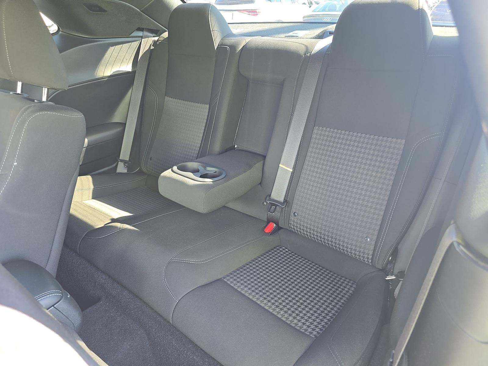 2022 Dodge Challenger SXT RWD