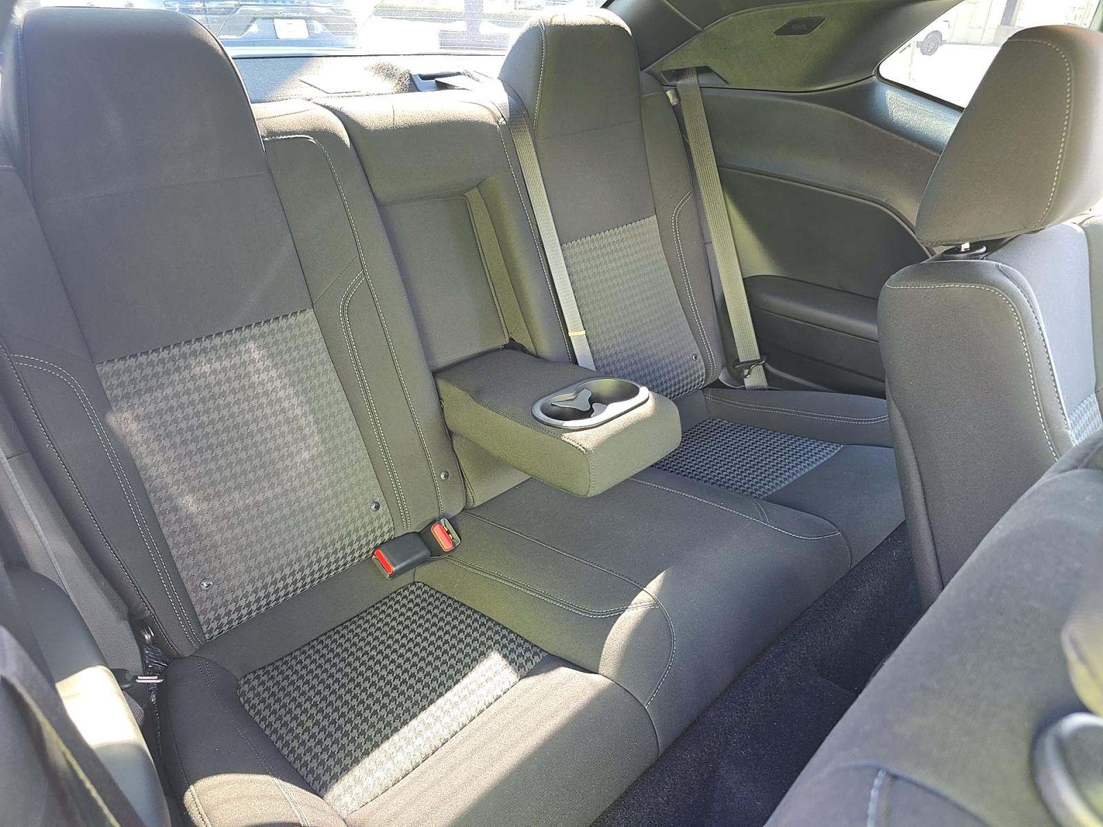 2022 Dodge Challenger SXT RWD