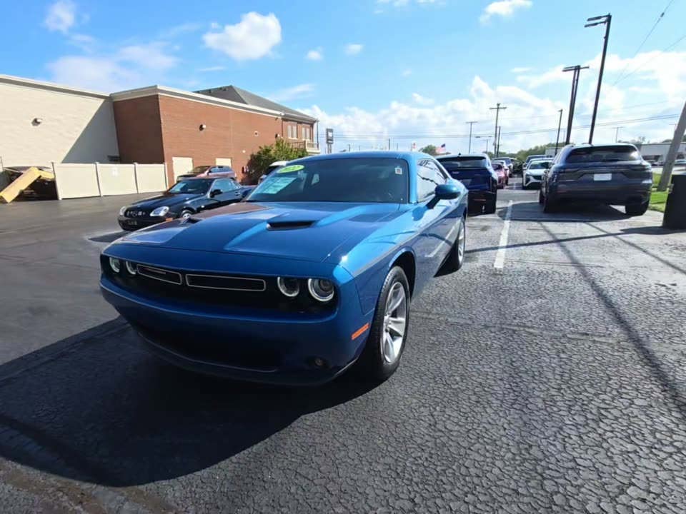 2022 Dodge Challenger SXT RWD
