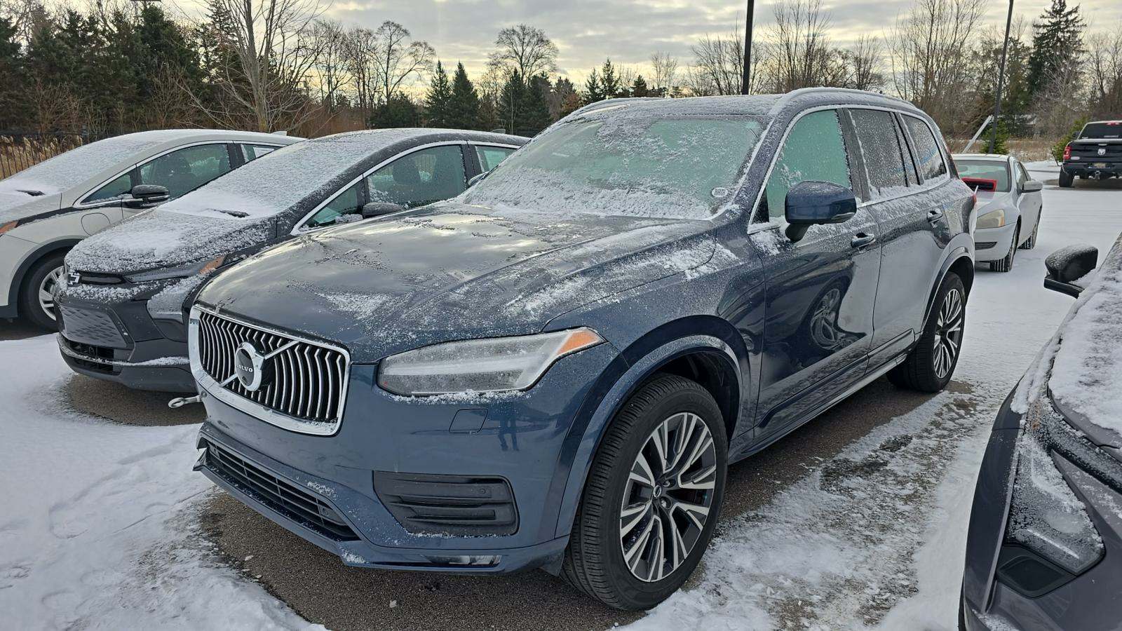 2021 Volvo XC90 T6 Momentum 7-Passenger