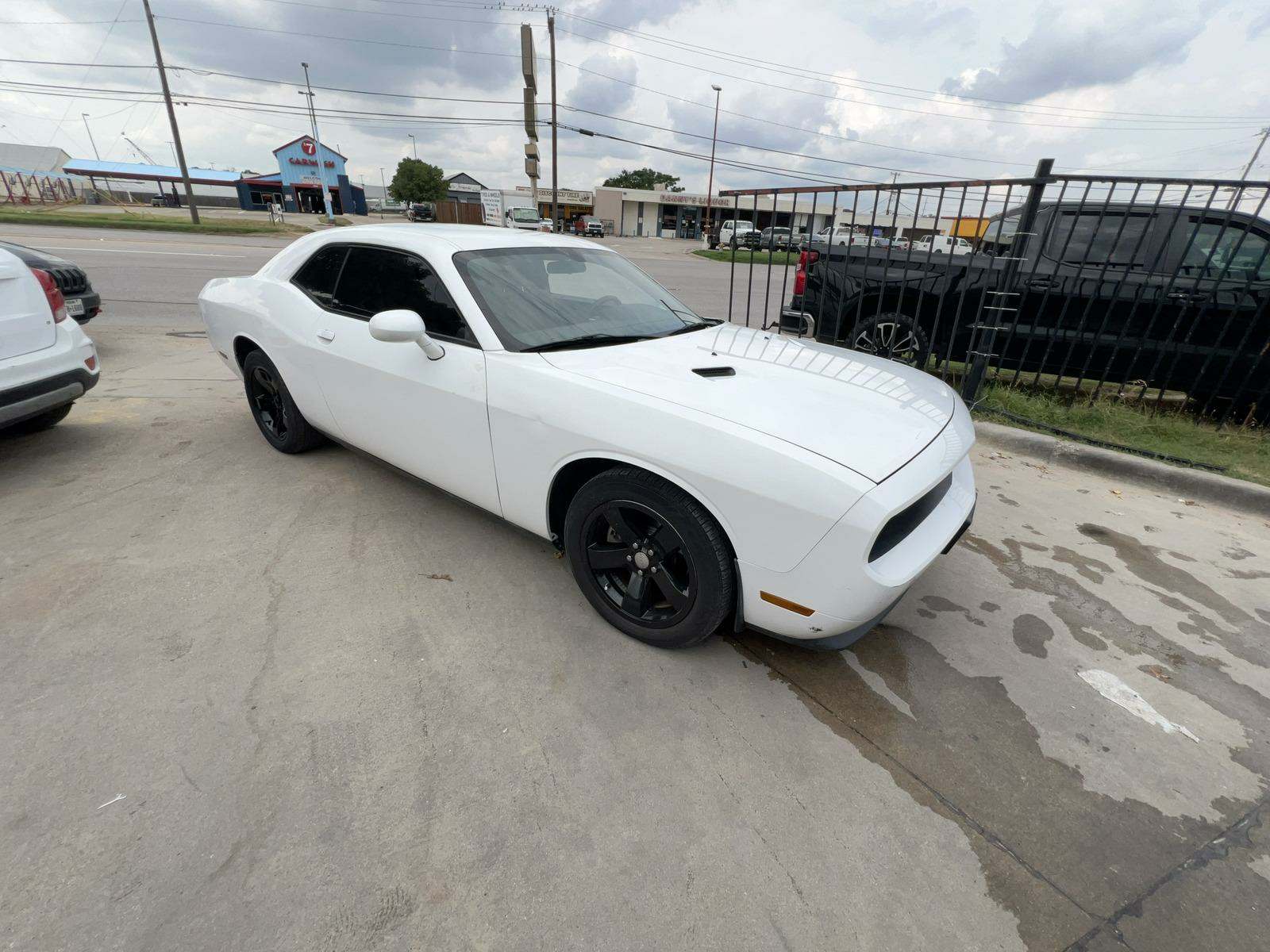 2013 Dodge Challenger SXT RWD