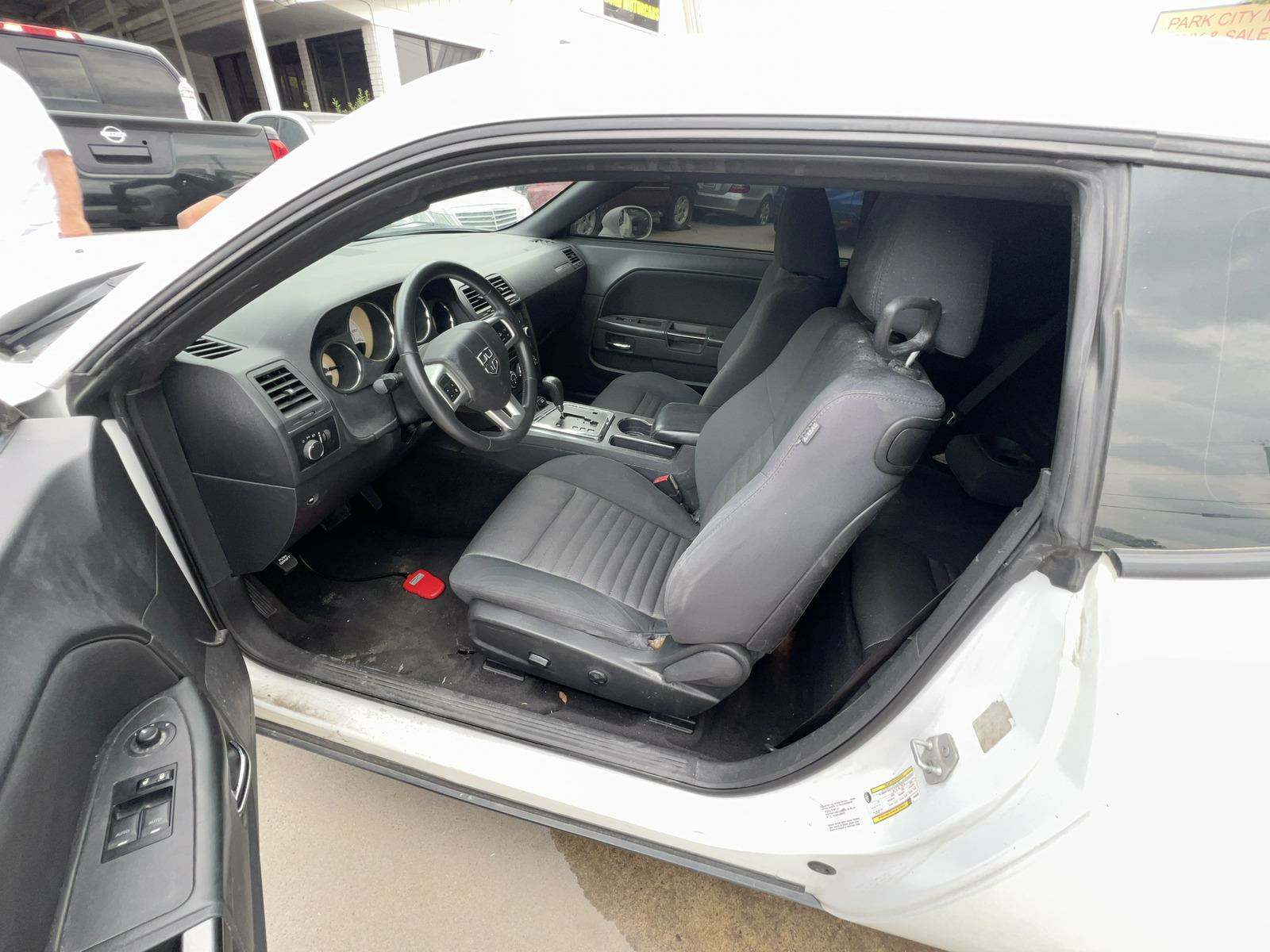 2013 Dodge Challenger SXT RWD