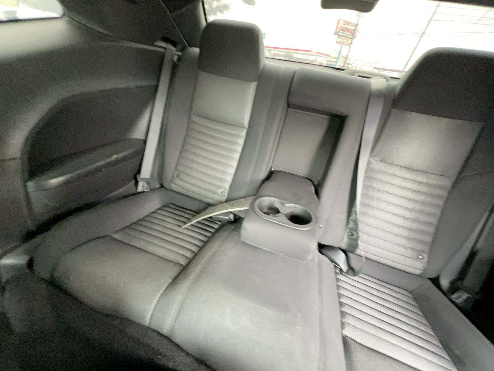 2013 Dodge Challenger SXT RWD