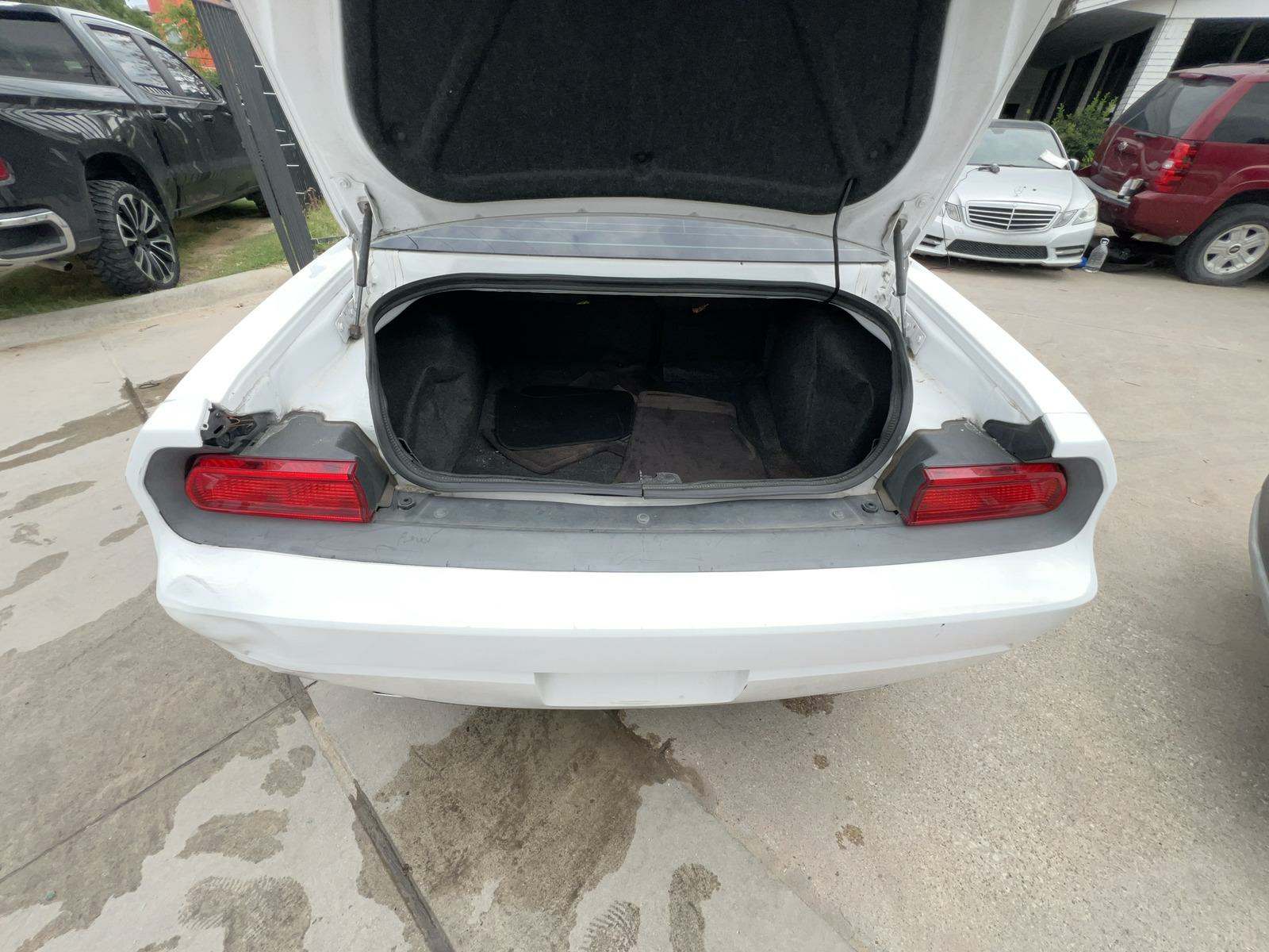 2013 Dodge Challenger SXT RWD