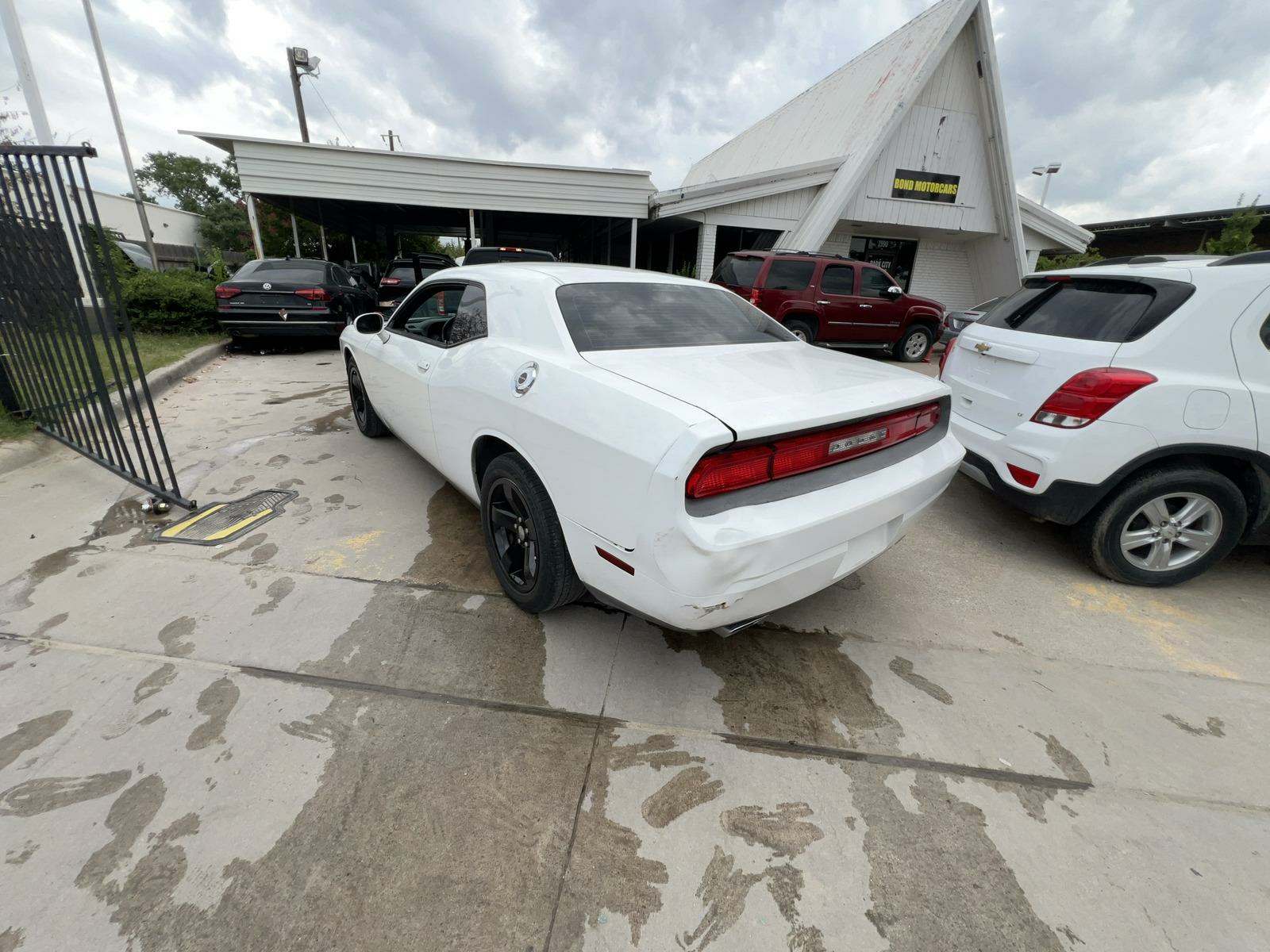 2013 Dodge Challenger SXT RWD