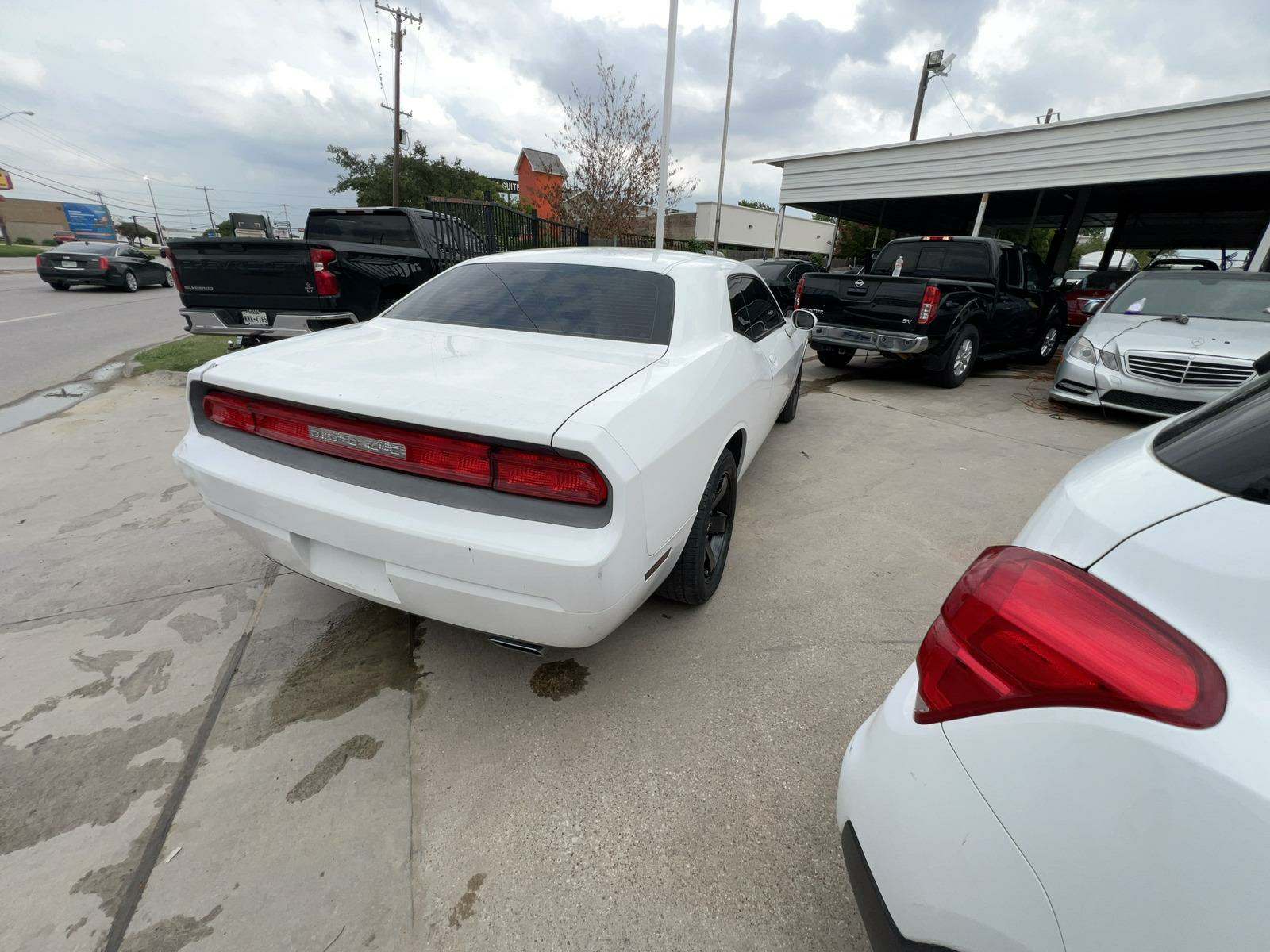 2013 Dodge Challenger SXT RWD