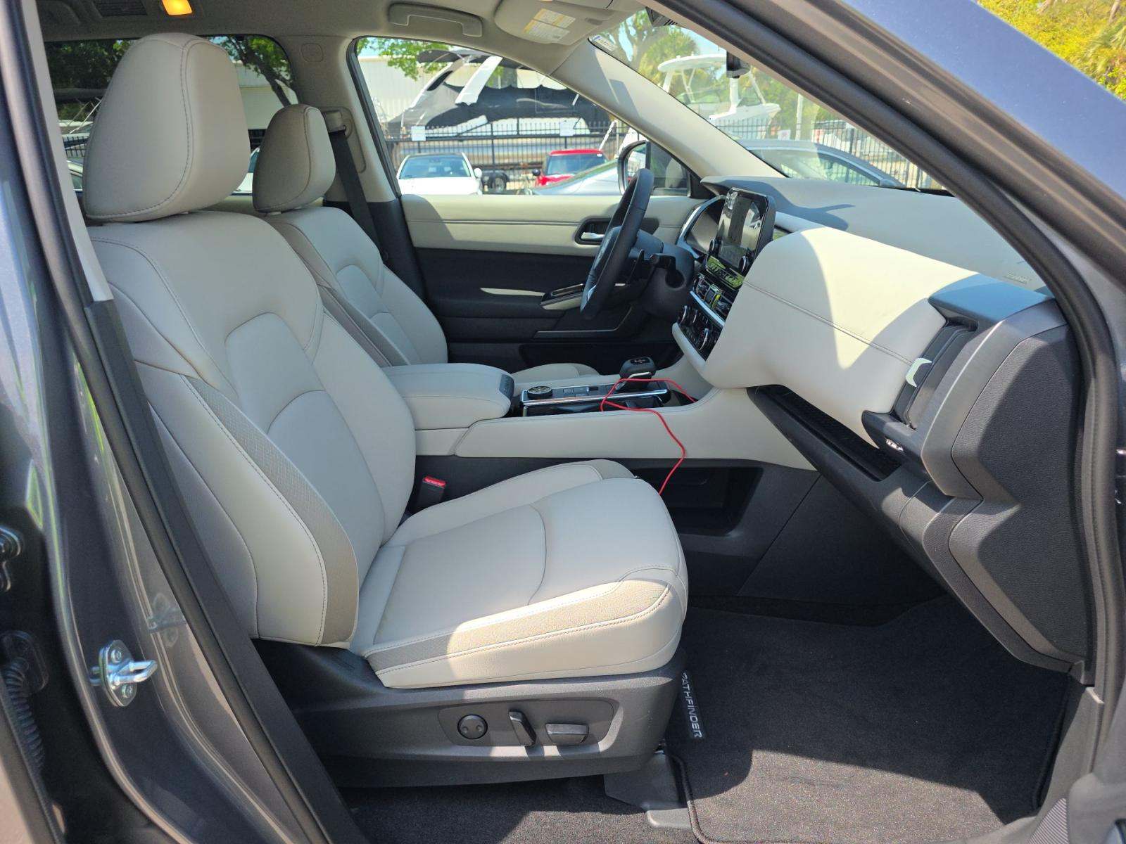 2025 Nissan Pathfinder SL AWD