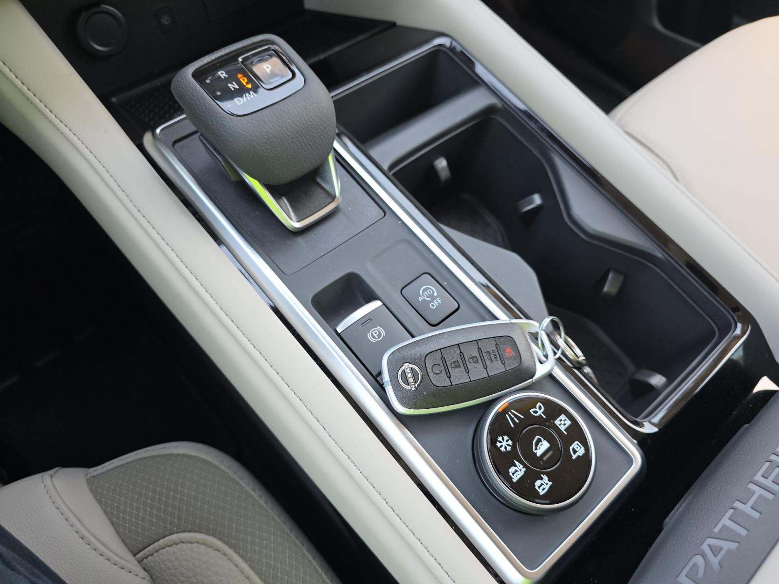 2025 Nissan Pathfinder SL AWD