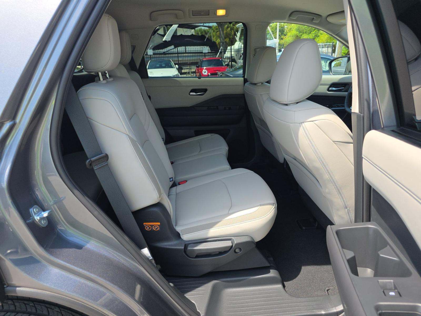 2025 Nissan Pathfinder SL AWD