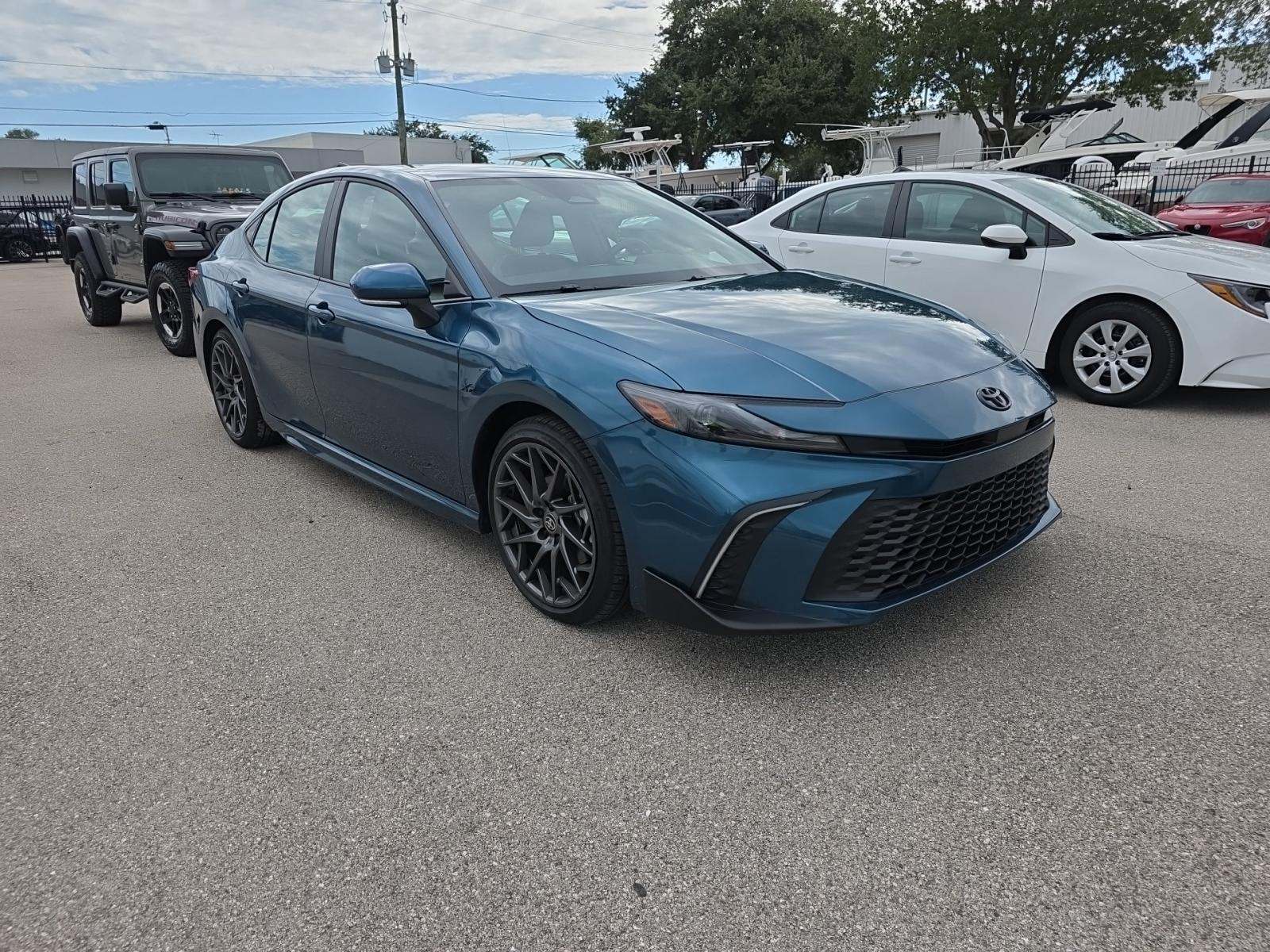 2025 Toyota Camry SE FWD