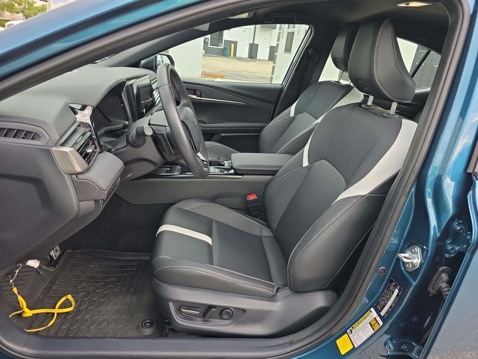 2025 Toyota Camry SE FWD