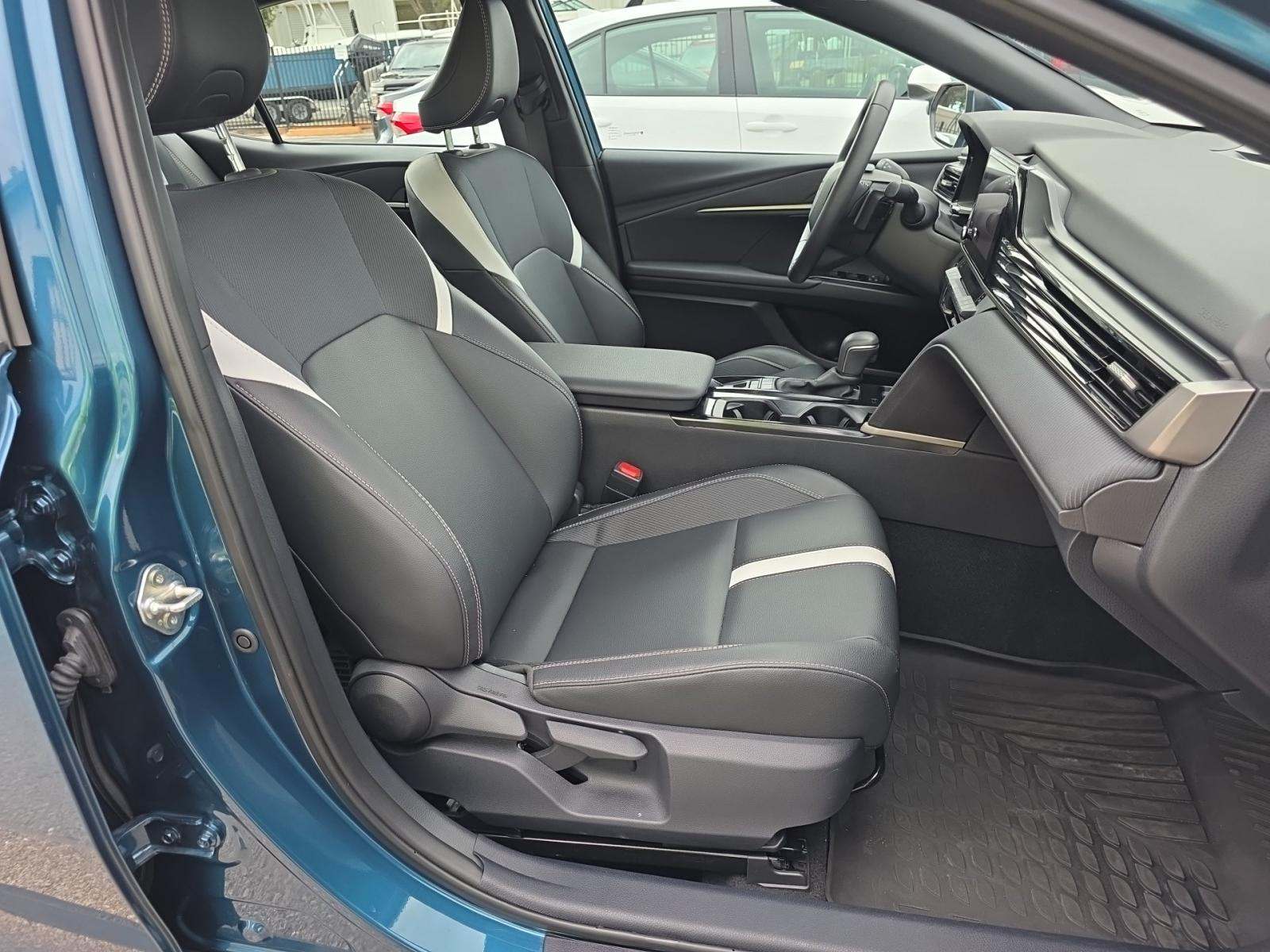 2025 Toyota Camry SE FWD