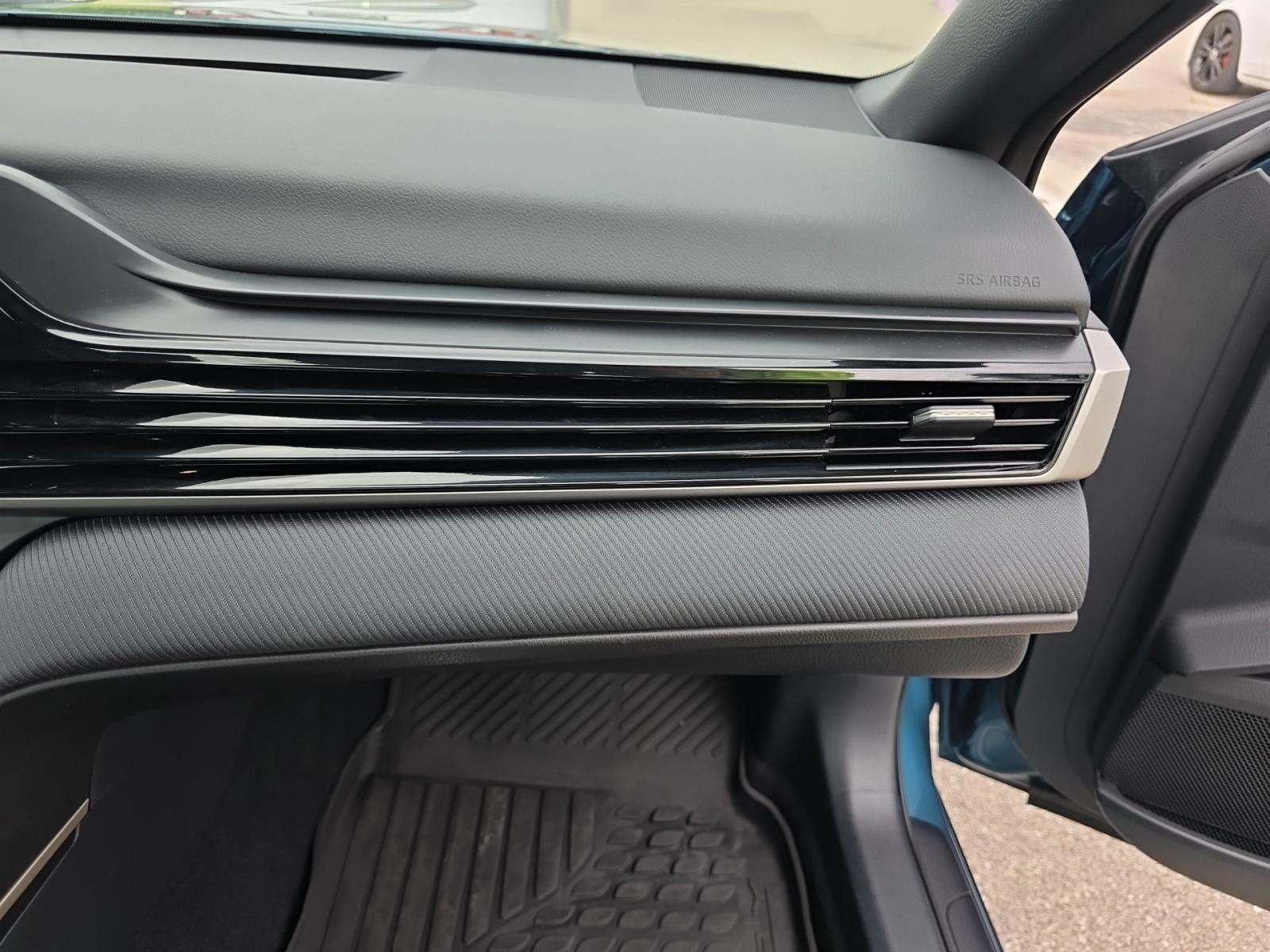 2025 Toyota Camry SE FWD