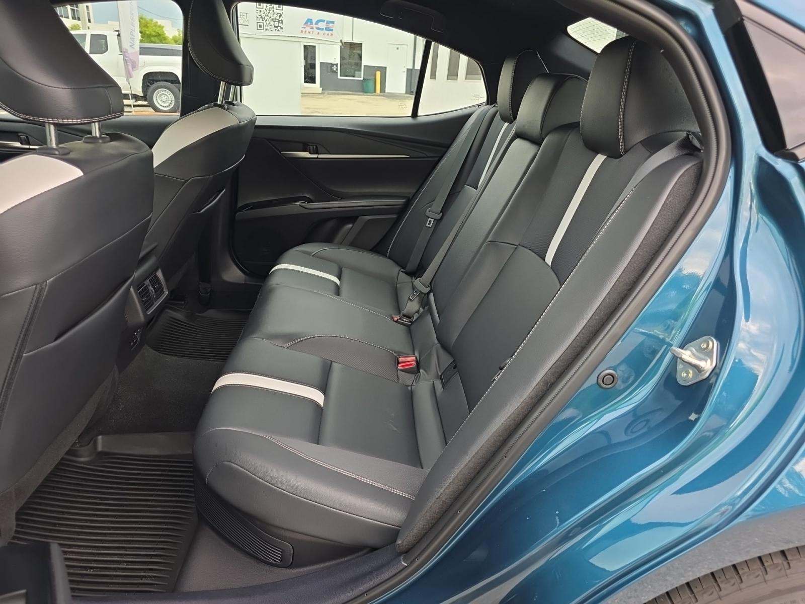 2025 Toyota Camry SE FWD