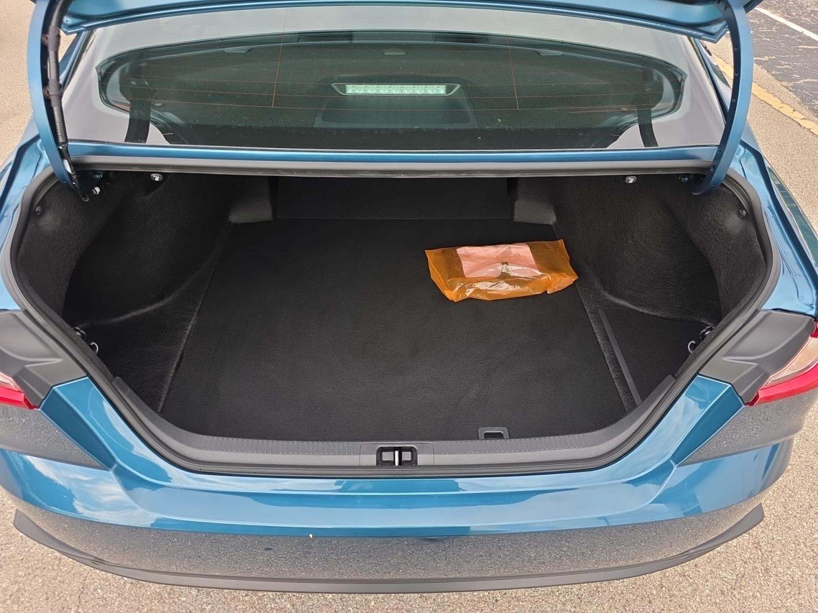 2025 Toyota Camry SE FWD