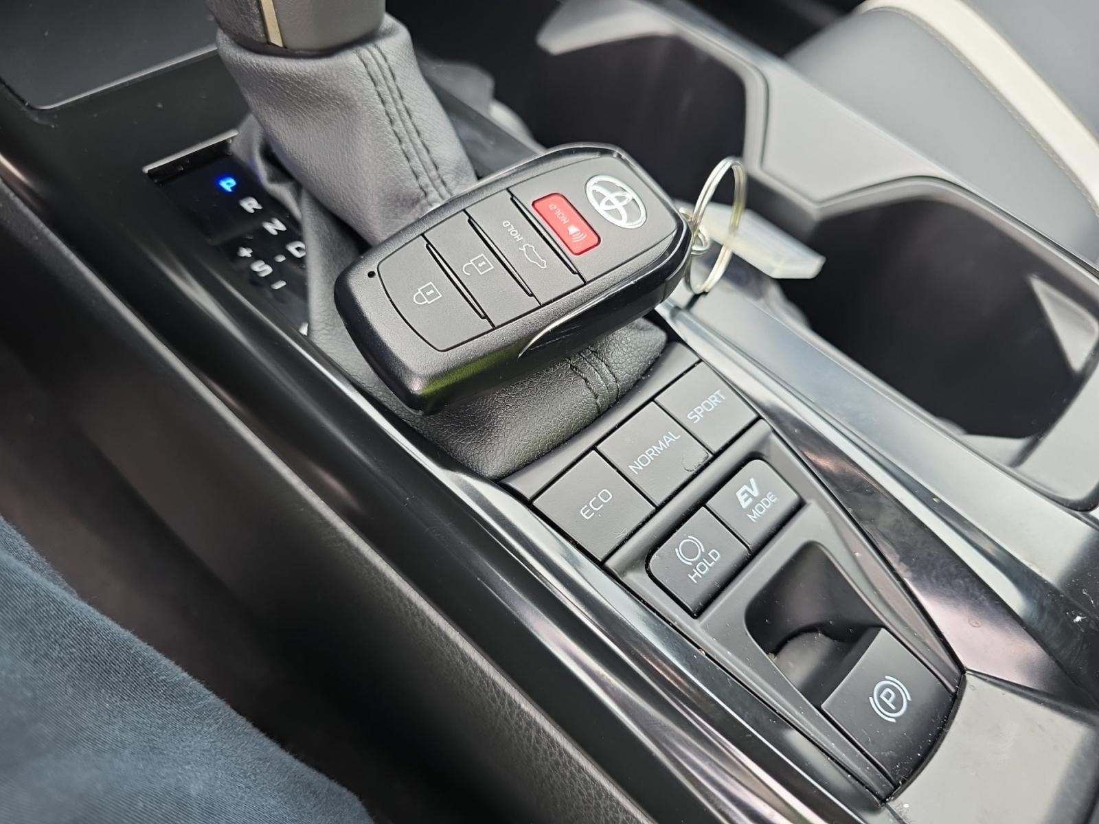 2025 Toyota Camry SE FWD