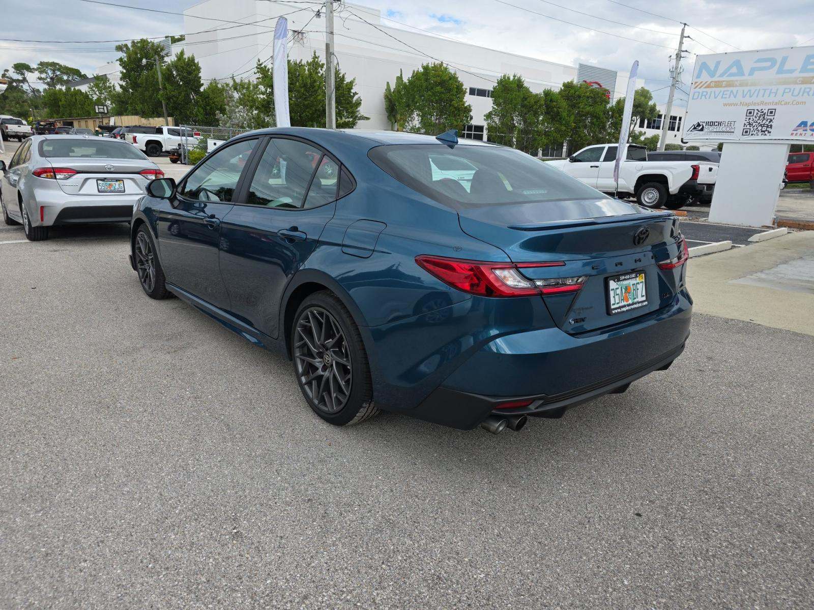 2025 Toyota Camry SE FWD