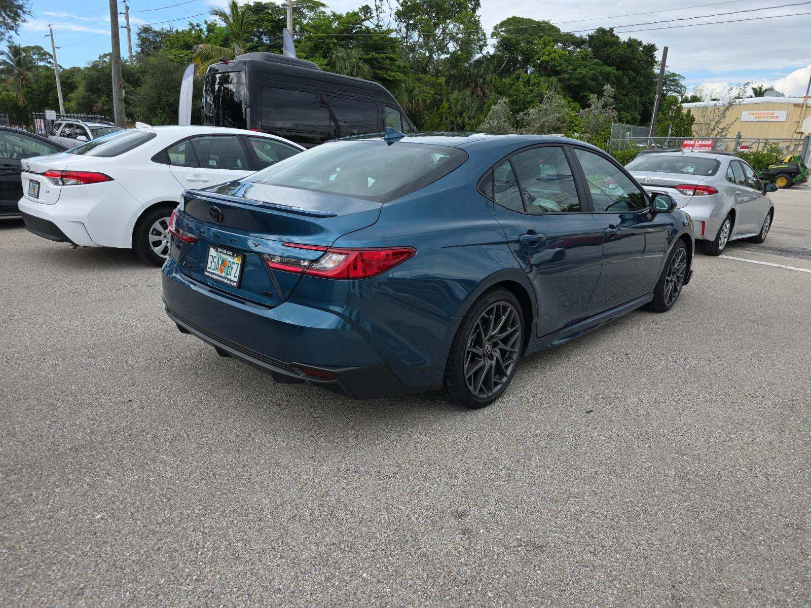 2025 Toyota Camry SE FWD