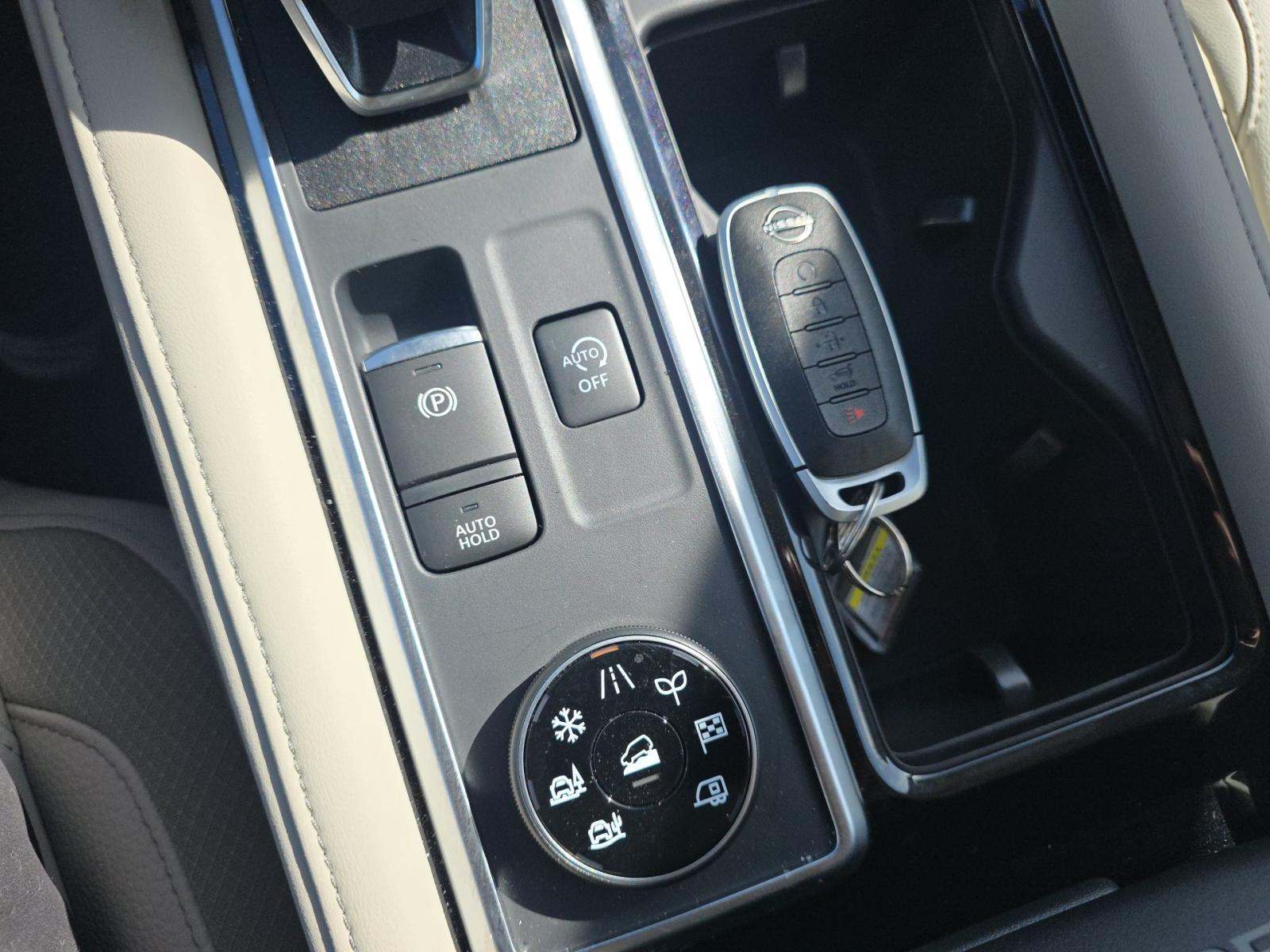 NISSAN PATHFINDER - 4
