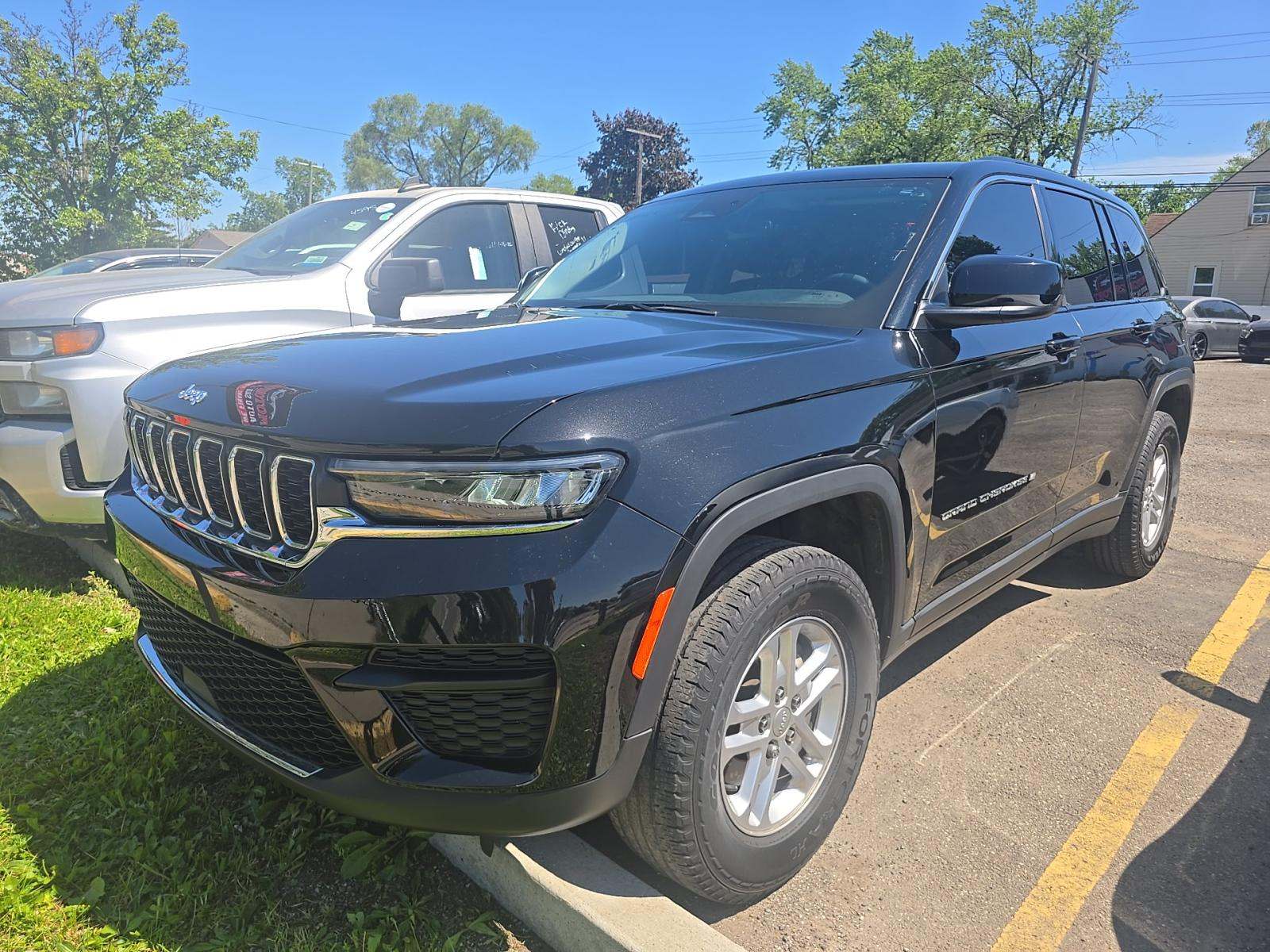 2023 Jeep Grand Cherokee Laredo AWD