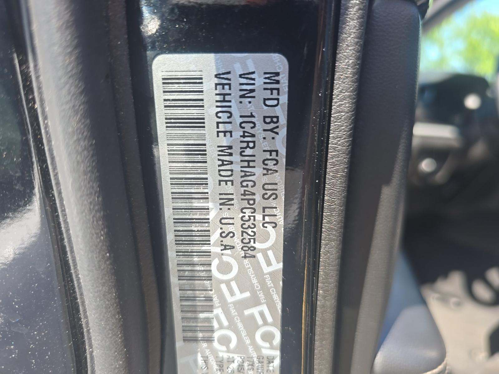 2023 Jeep Grand Cherokee Laredo AWD