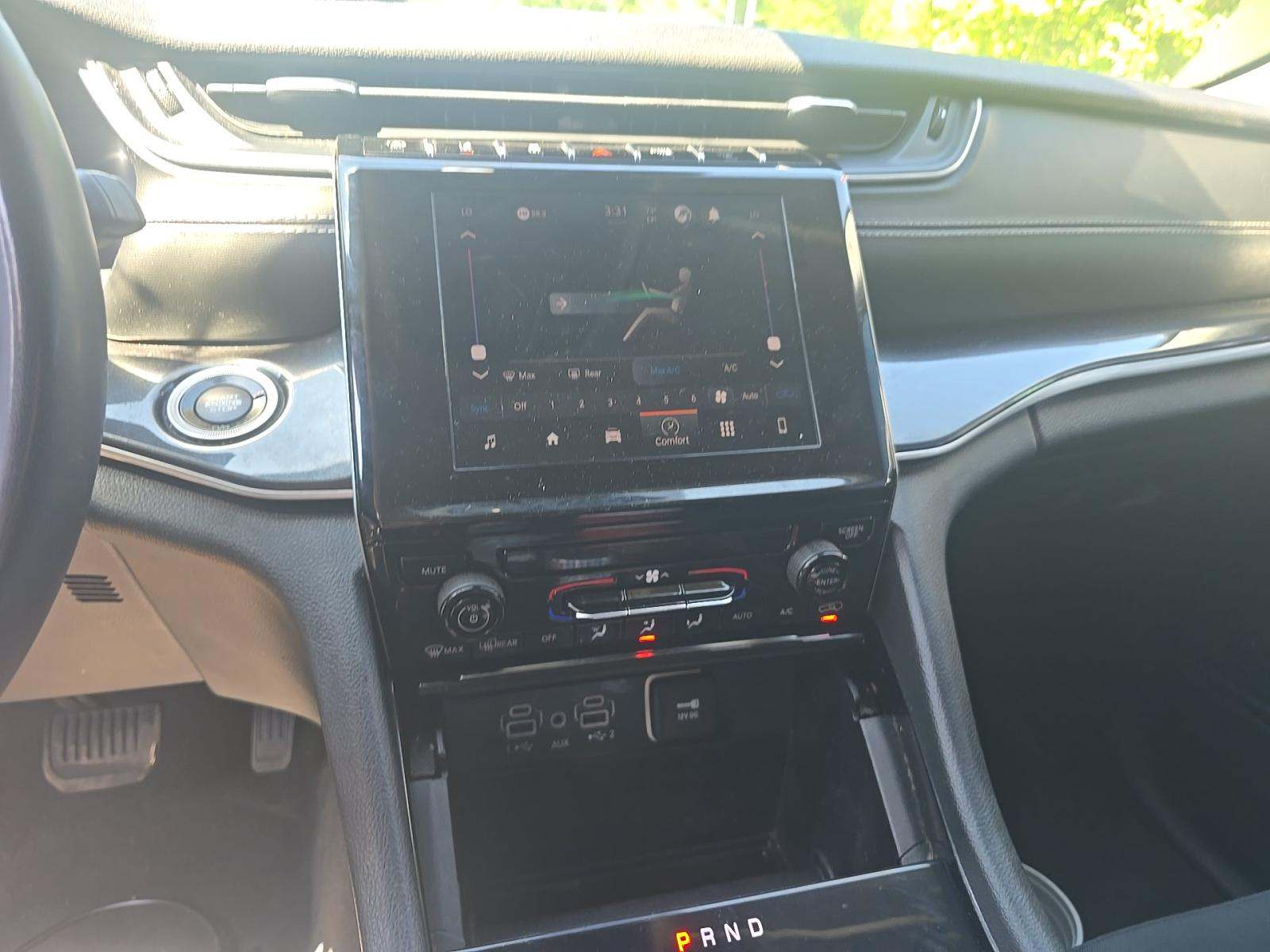 2023 Jeep Grand Cherokee Laredo AWD