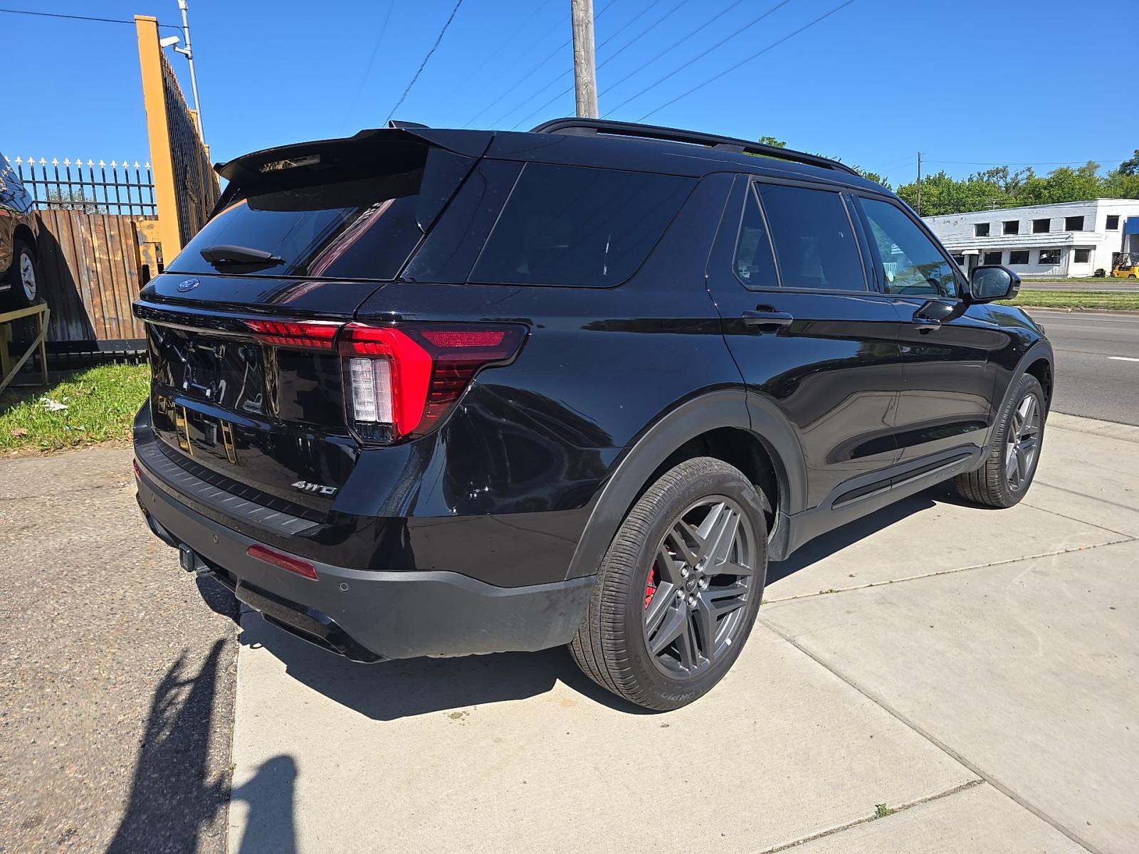 FORD EXPLORER - 3